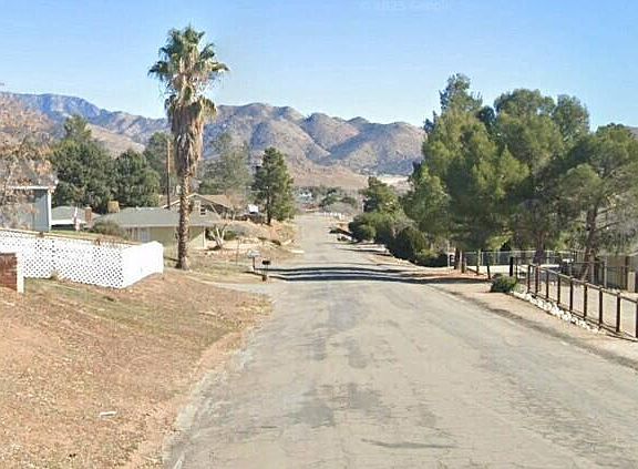 3rd image of 661 Sierra Vista Dr