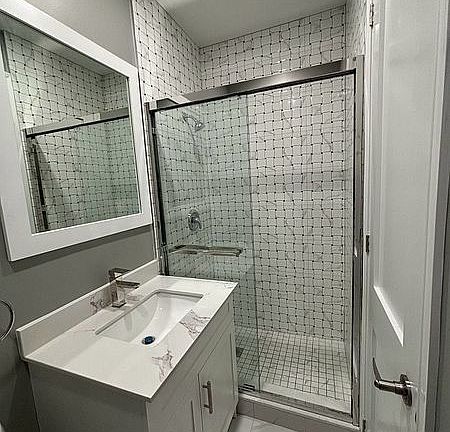 4th image of 1347 Queen St W