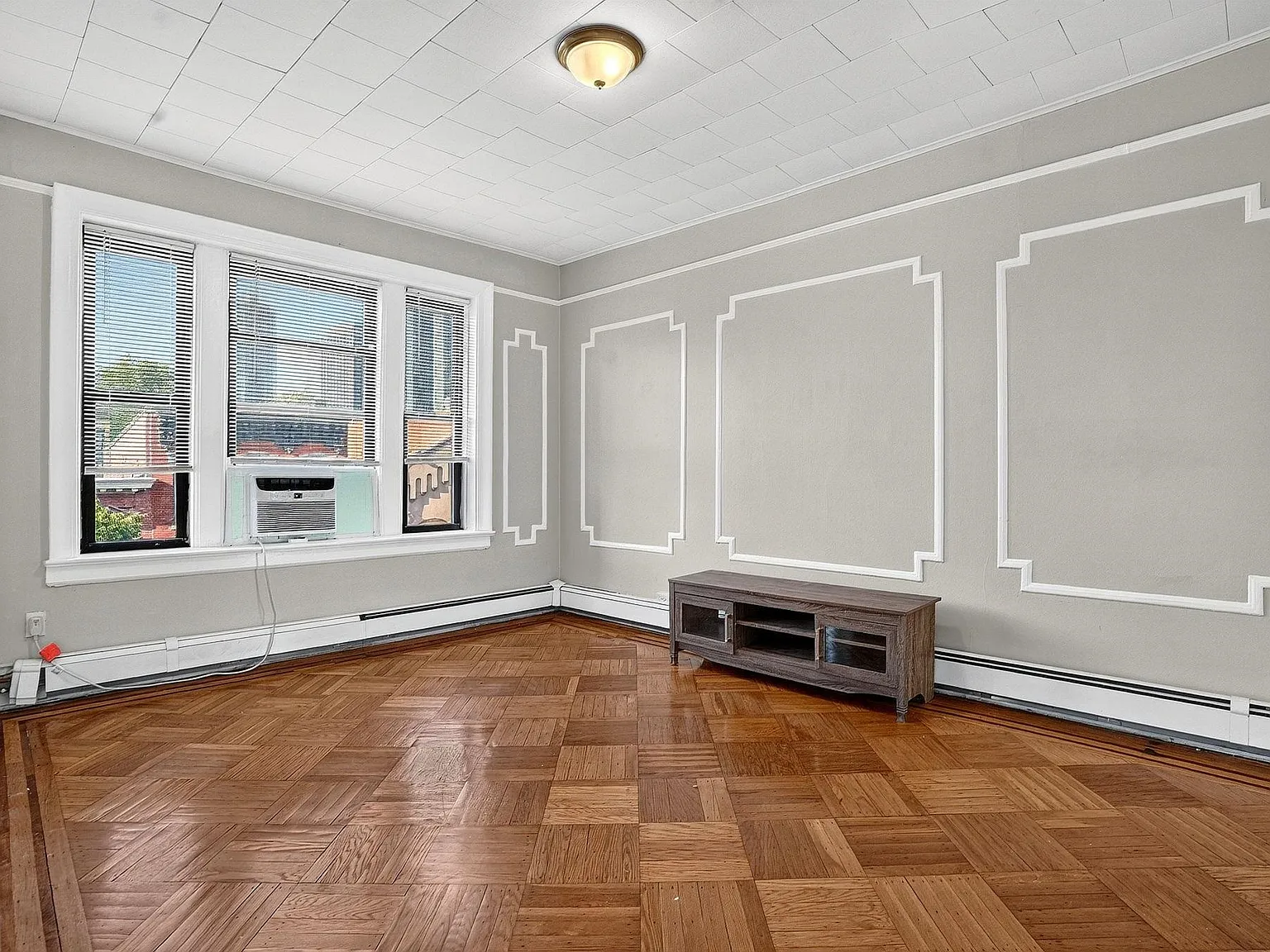2 bed, 1.0 bath, 650 sqft, $3,500 — Photo 2