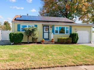 18 Bruce St, Old Bridge, NJ 08857