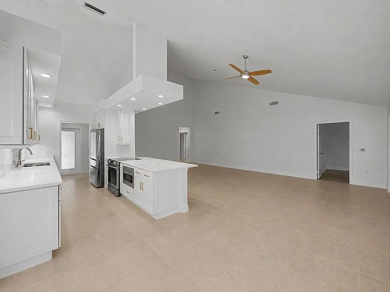 303 Leeward Dr — Photo 7
