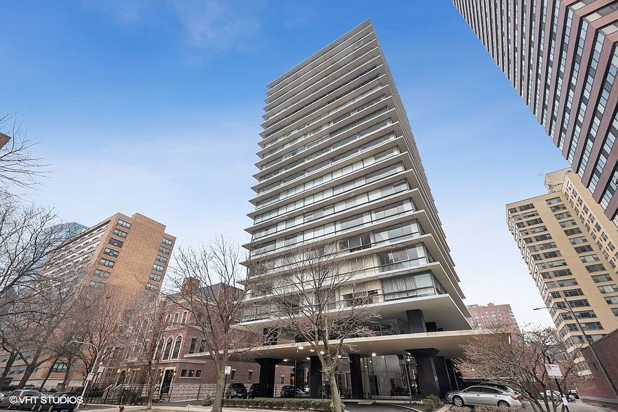 1st image of 320 W Oakdale Ave APT 1001