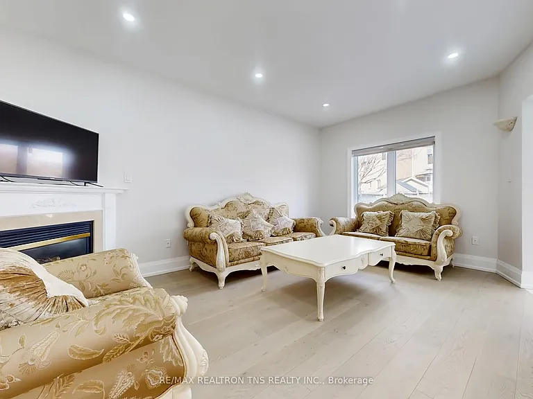 77 Frank Endean Rd — Photo 3