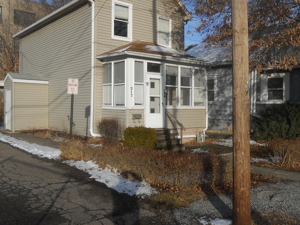 2nd image of 217 Hall St