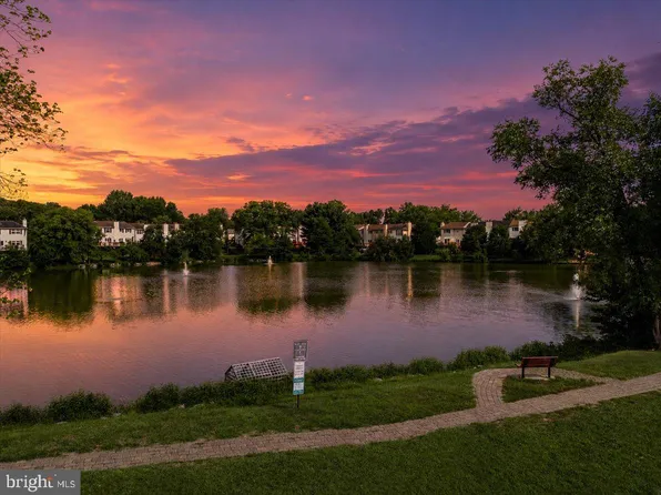 7106 Snug Harbor Ct, Alexandria, VA 22315