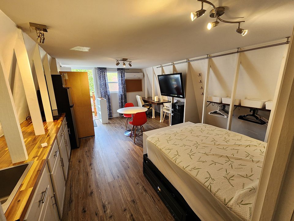 another angle of the studio, from the bathroom door