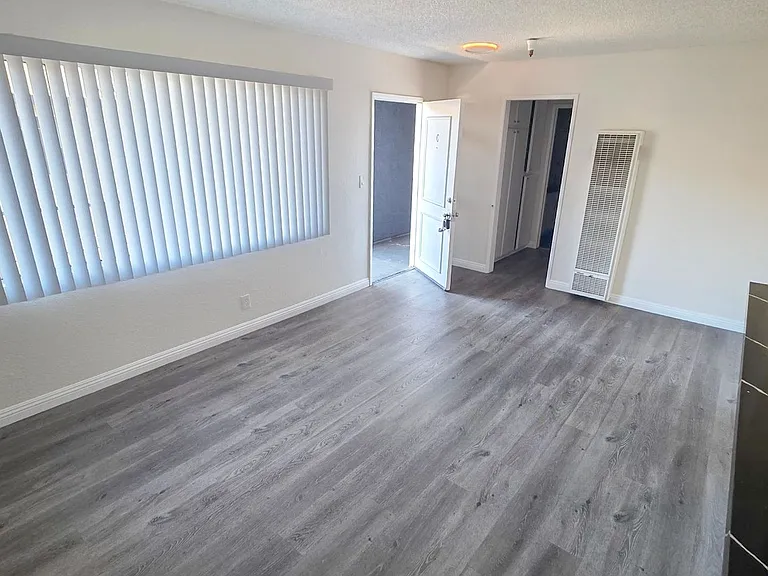11431 Cedar Avenue — Photo 7