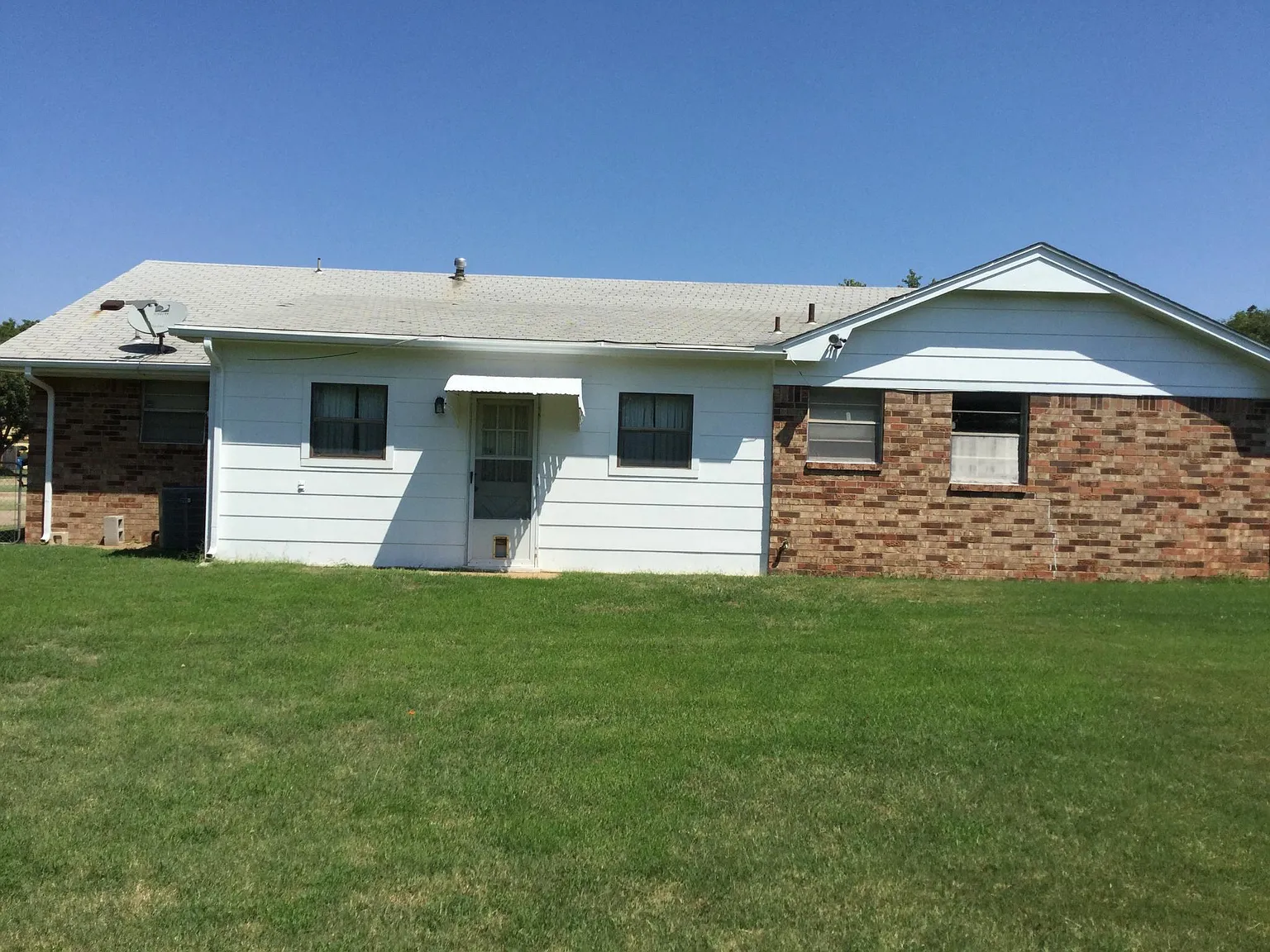 3 bed, 1900 sqft, $1,595 — Photo 4