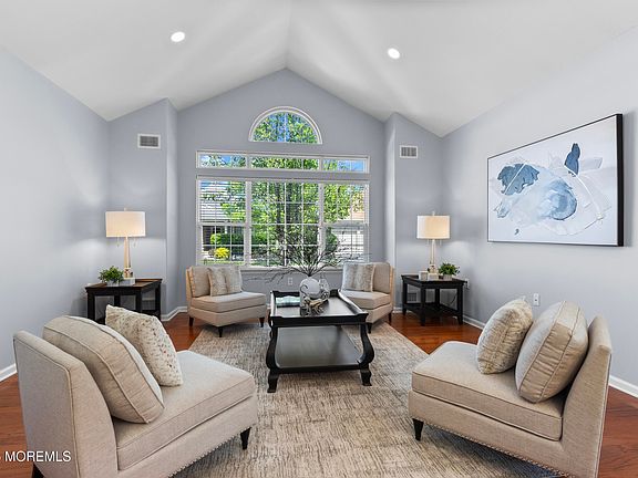 4th image of 16 Devereux Drive