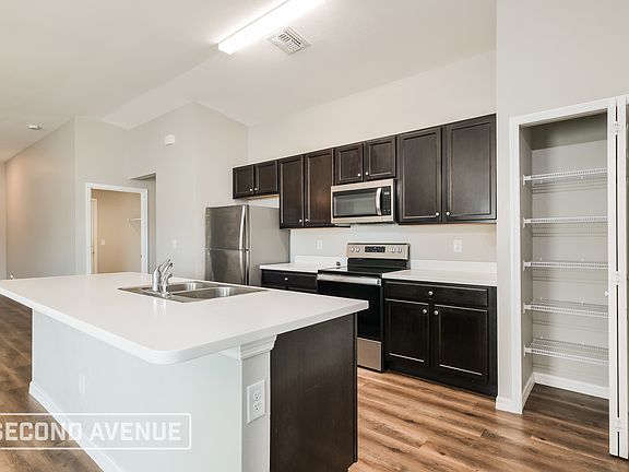 3rd image of 1013 NE 2nd Ave