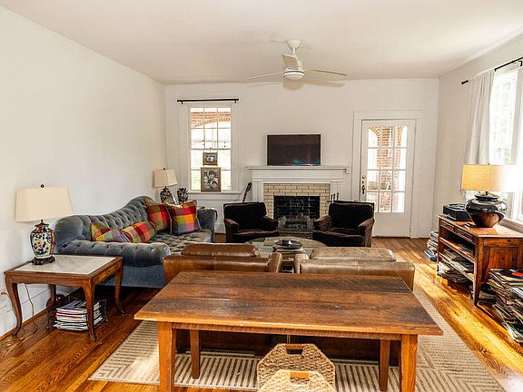 4th image of 2563 Central Avenue