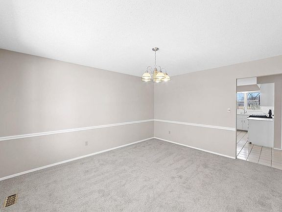 5th image of 4013 Hounds Hill Dr