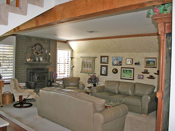 5th image of 42650 Cabin Dr