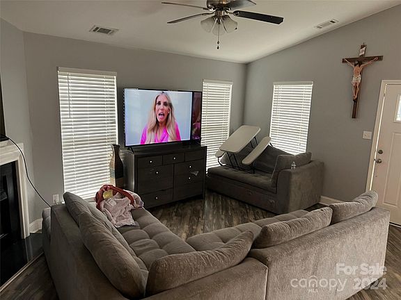 3rd image of 3015 Salmon River Dr