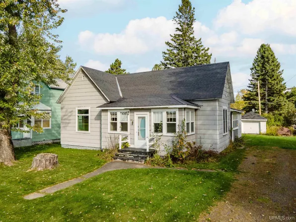 320 Hemlock Ave, Amasa, MI 49903
