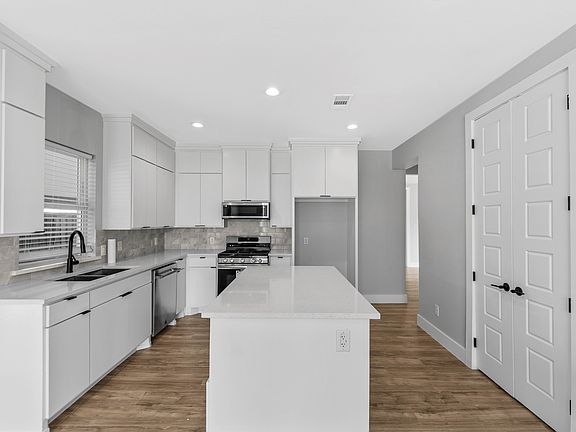 5th image of 1510 S Lindsay St