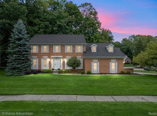49094 Plum Tree Dr, Plymouth, MI 48170