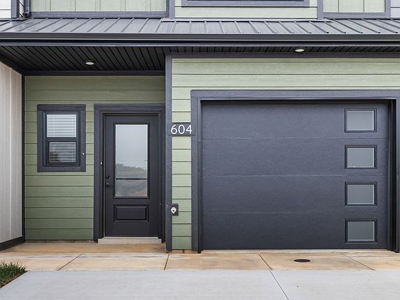 4th image of 604 Jonathan Wade Cir