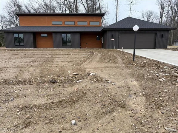 9041 Riverwood Dr, North Ridgeville, OH 44039