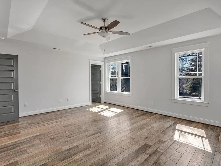 2122 Parkwood Ave — Photo 9