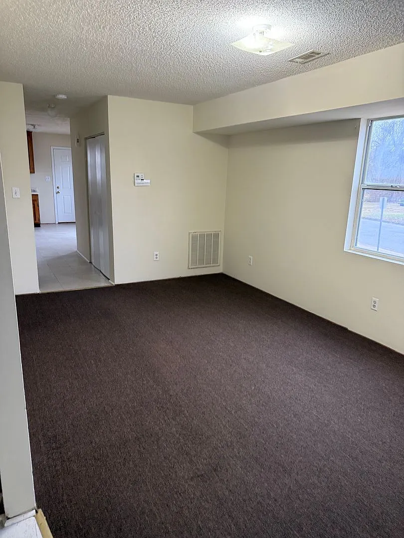 Cozy Home with a Great Location In Town — Photo 2