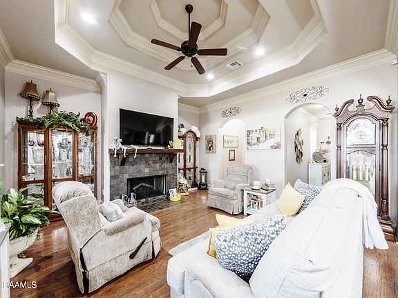 5th image of 106 Regal Oaks Dr