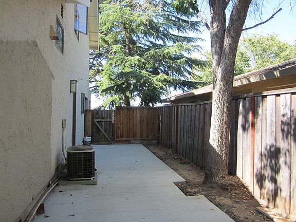 3rd image of 2010 Lynn Ave