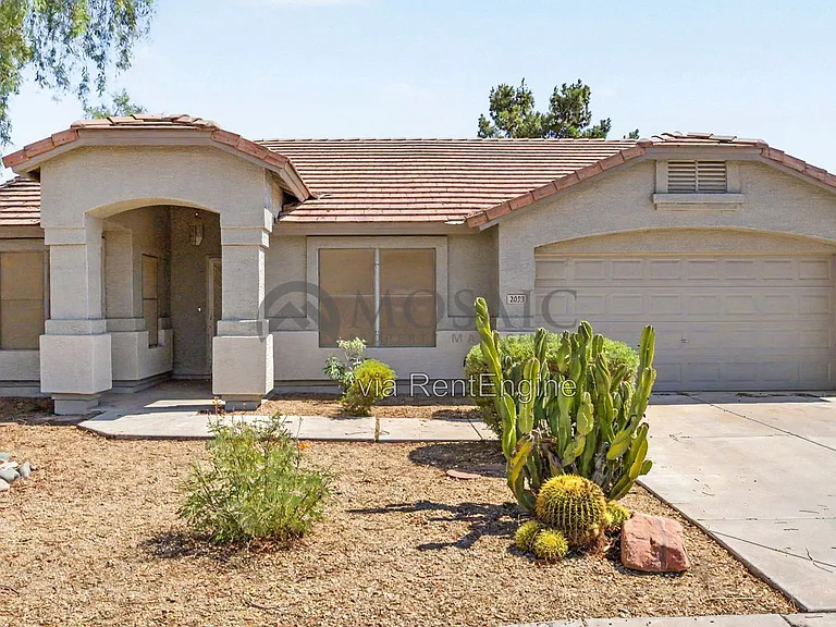 2033 E Willow Wick Rd — Photo 2
