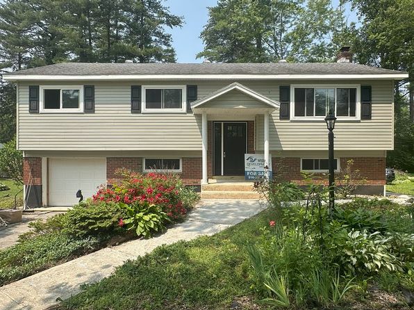 221 Pine Blvd