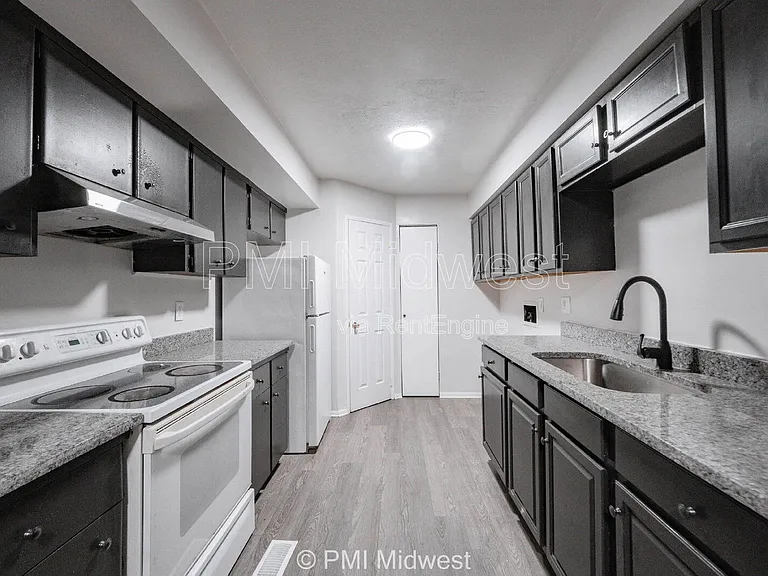 6920 Chrysler St — Photo 7