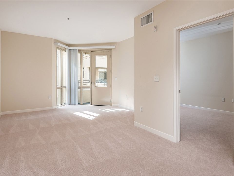 Bright and inviting living space!