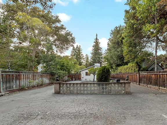 5th image of 67 Holbrook Ln
