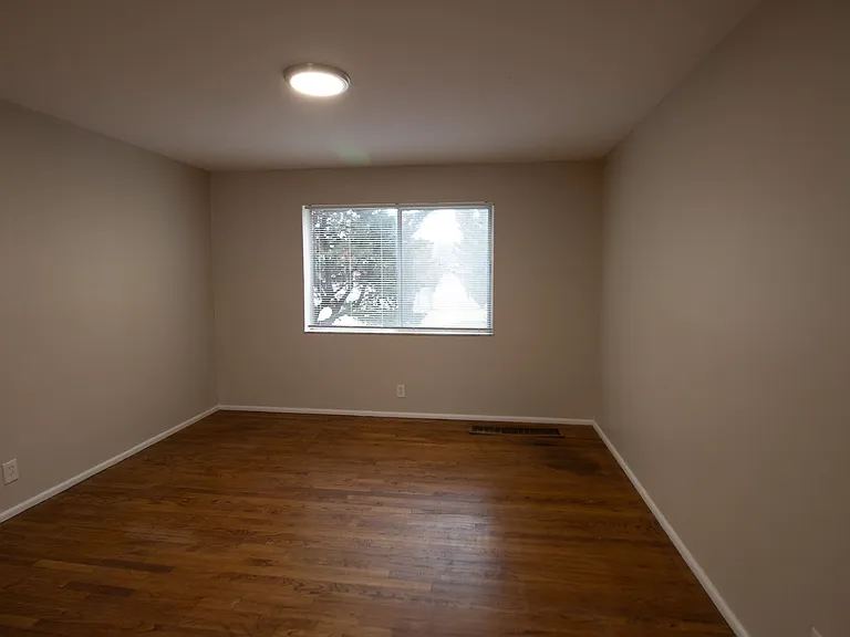 1718 E Broadway — Photo 8