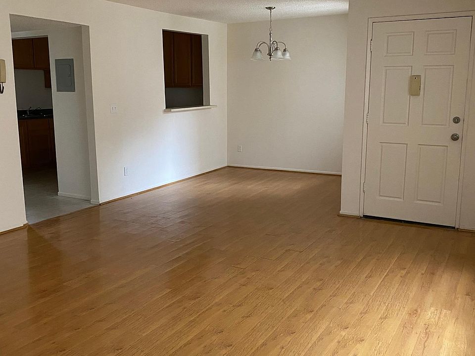 1st image of 4310 Russell Ave #8