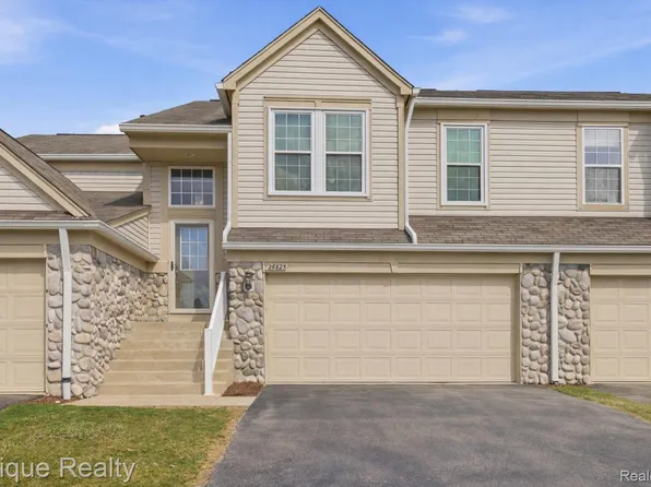 26625 Kirkway Cir, Woodhaven, MI 48183