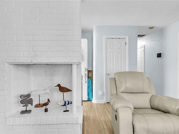 3rd image of 5208 W Norfolk Rd