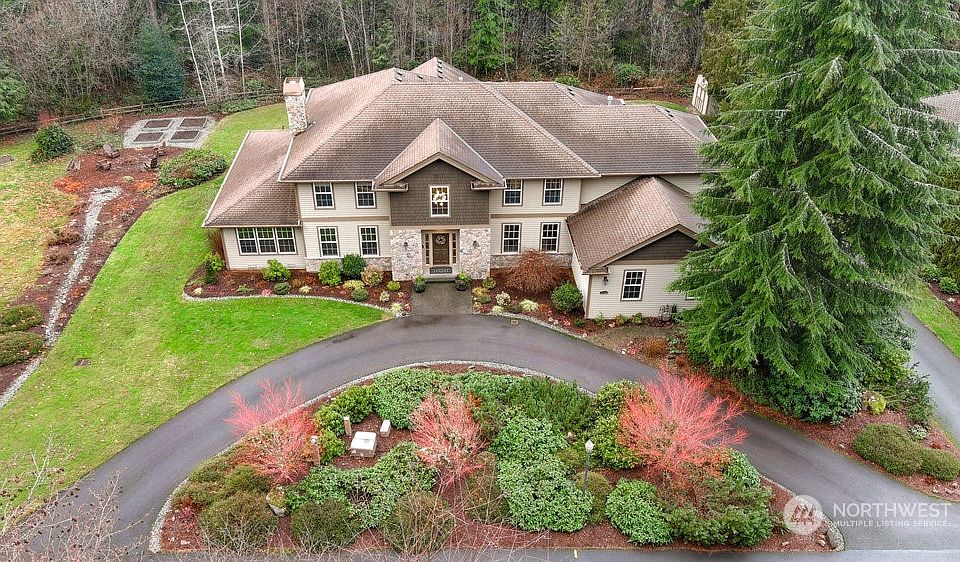 Located down a quiet tree lined lane off Union Hill Road in Redmond (just 5.3 miles/10 minutes to downtown) you'll find this 4410* sq ft custom craftsman style home situated on a very private 1.63 acre lot backing to greenbelt in the sought after Lake Washington School District. >