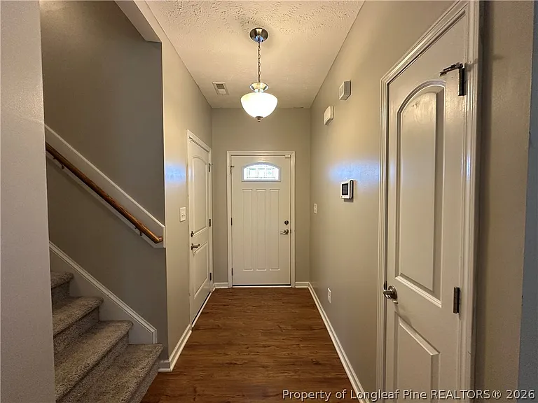 498 New Castle Ln — Photo 6