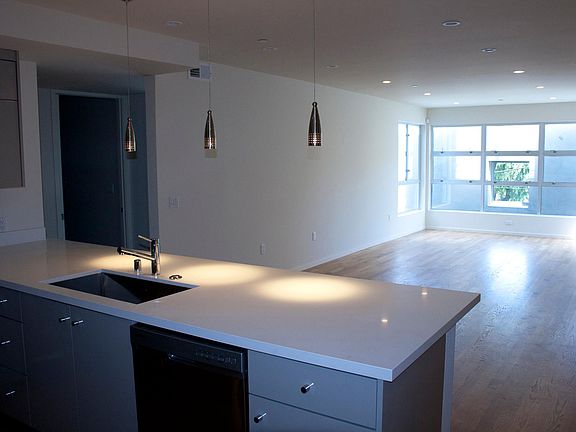 4th image of 421 Arguello Blvd APT 301
