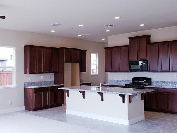 3rd image of 1860 Amesbury Ct