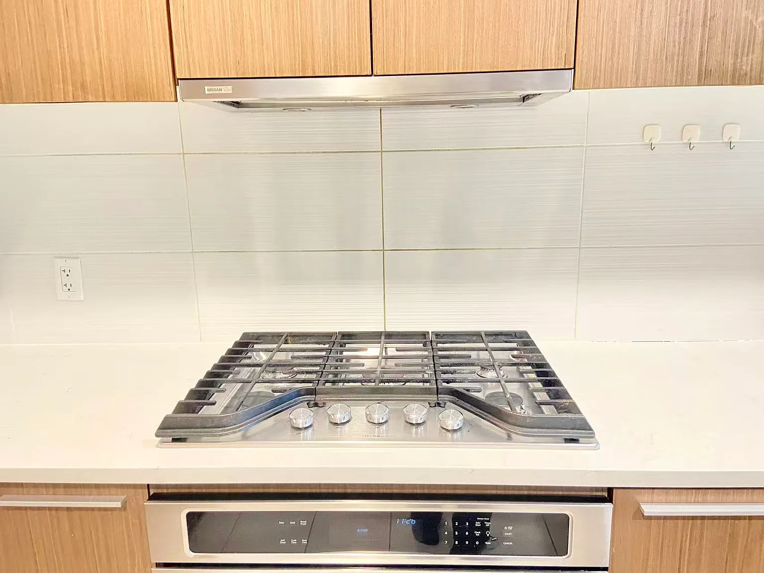 2 bed, 886 sqft, $3,500 — Photo 2