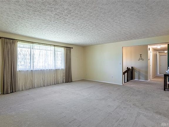 2nd image of 471 Colonial Dr