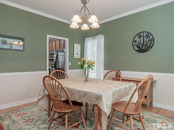 4th image of 6 Scarlet Oak Ct