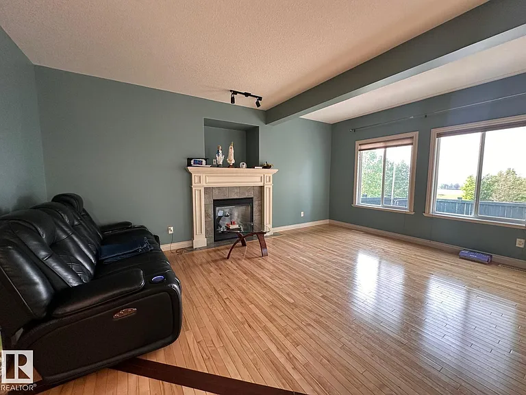 30 Virginia Ave — Photo 12