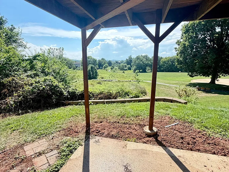 33 Park View Dr — Photo 16