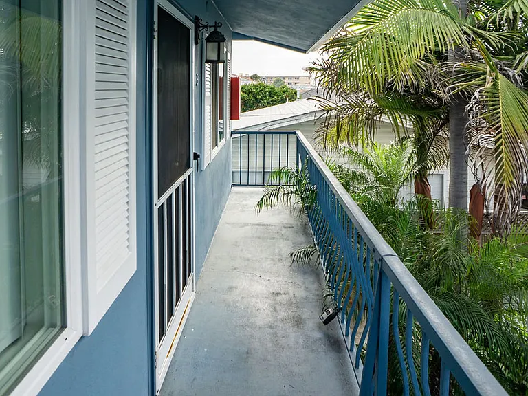 855 Emerald St #B — Photo 14