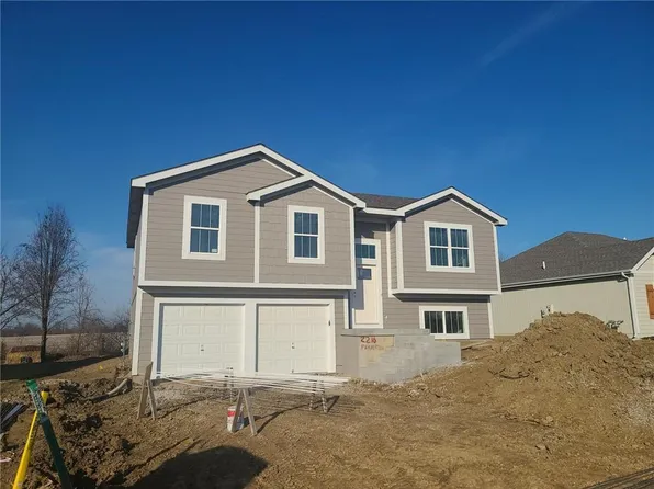 1913 Hawk Vw, Harrisonville, MO 64701