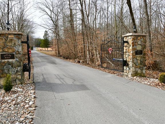 2nd image of 405 Robbin Ln