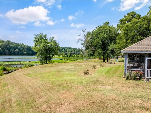 16760 N River Shores Rd, Northport, AL 35475