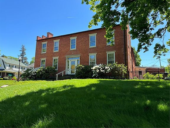 5th image of 3528 Sassafras St